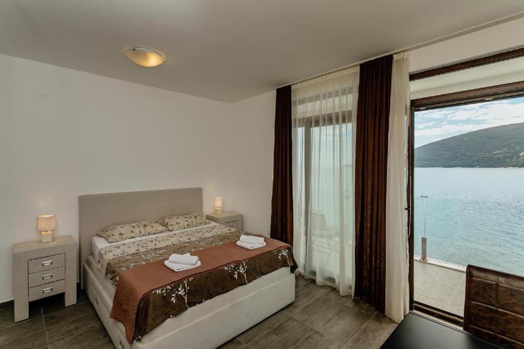 Apartments Joy Herceg Novi Bagian luar foto