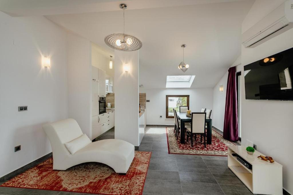 Apartments Joy Herceg Novi Bagian luar foto