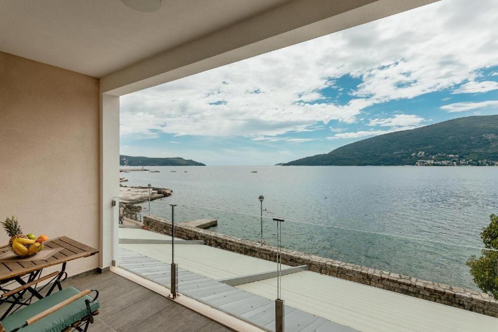 Apartments Joy Herceg Novi Bagian luar foto