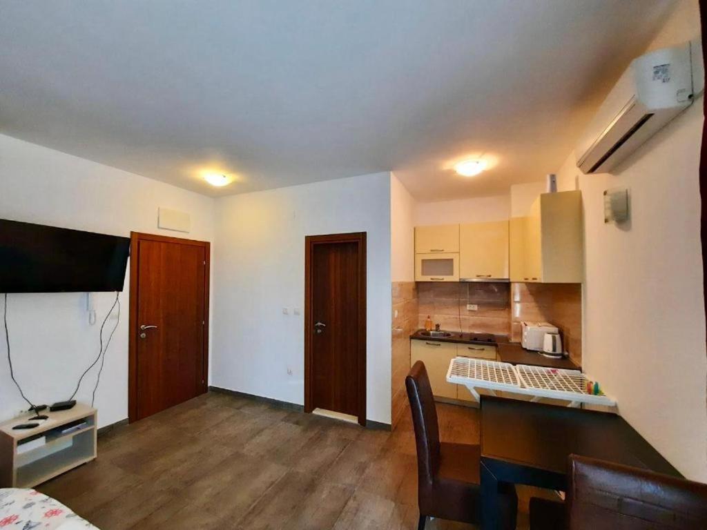 Apartments Joy Herceg Novi Bagian luar foto