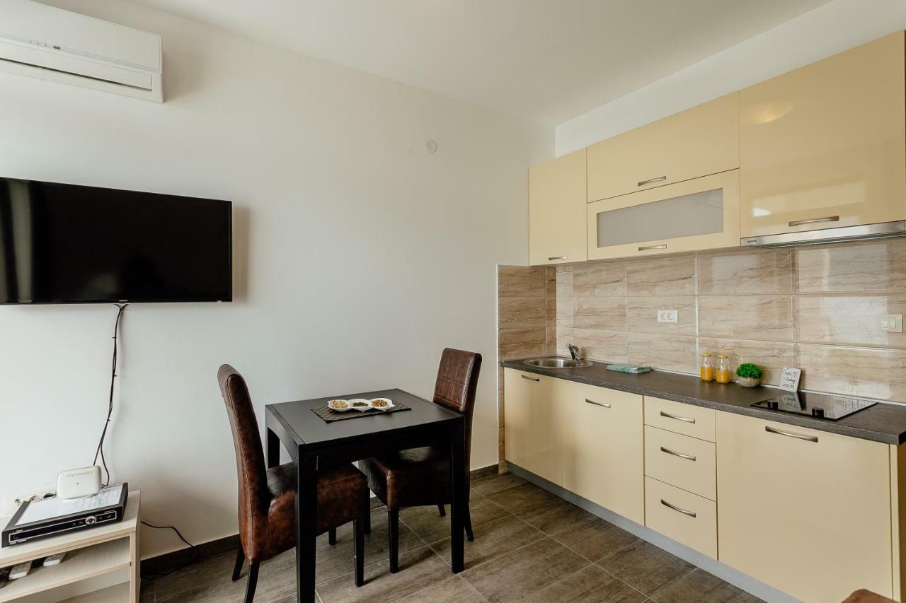 Apartments Joy Herceg Novi Bagian luar foto