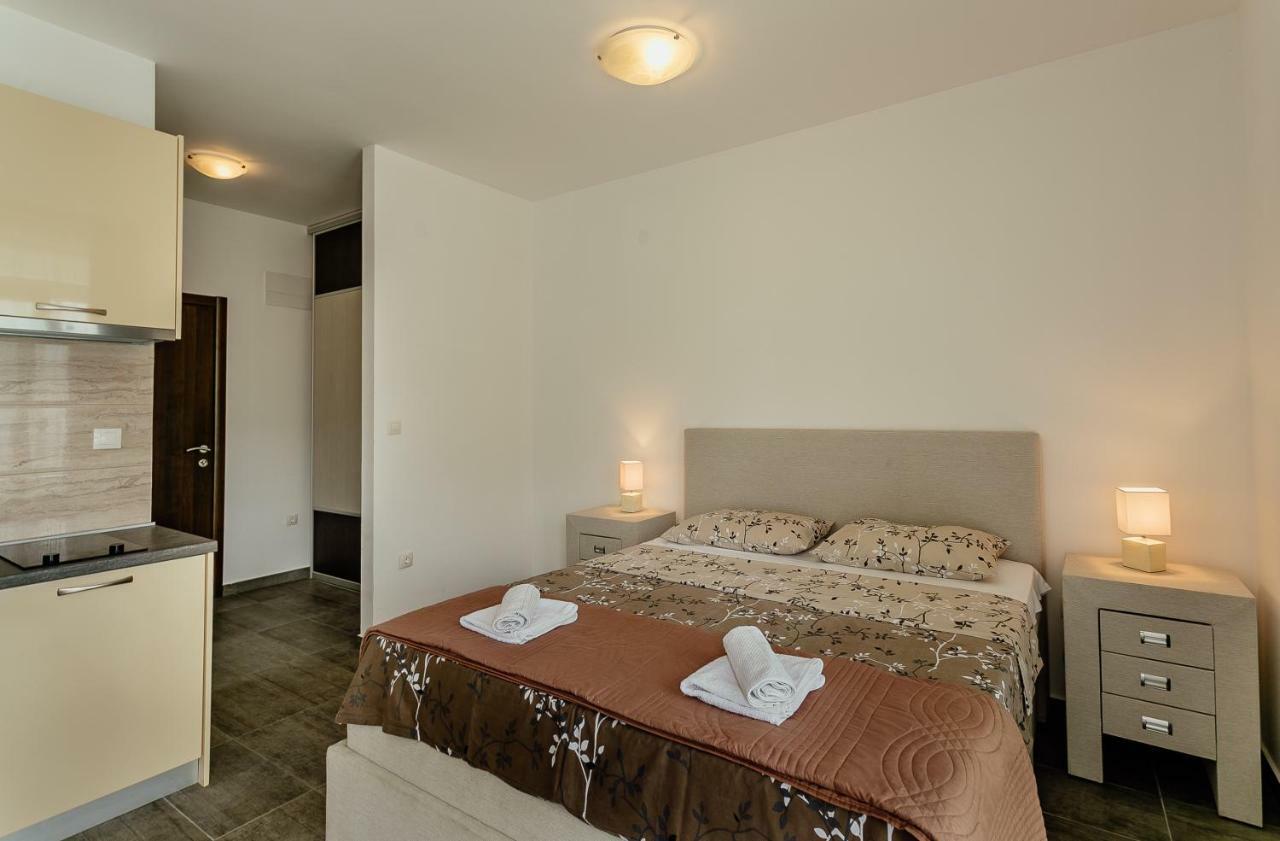 Apartments Joy Herceg Novi Bagian luar foto