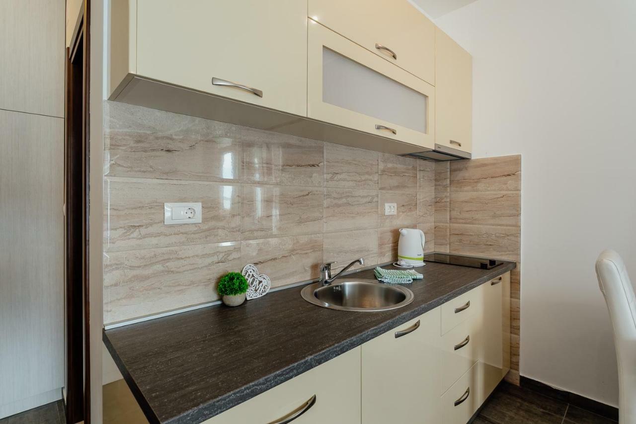 Apartments Joy Herceg Novi Bagian luar foto