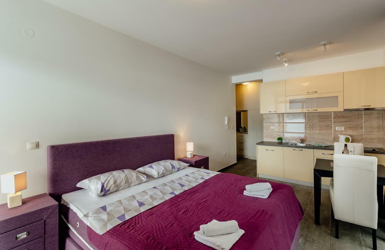 Apartments Joy Herceg Novi Bagian luar foto